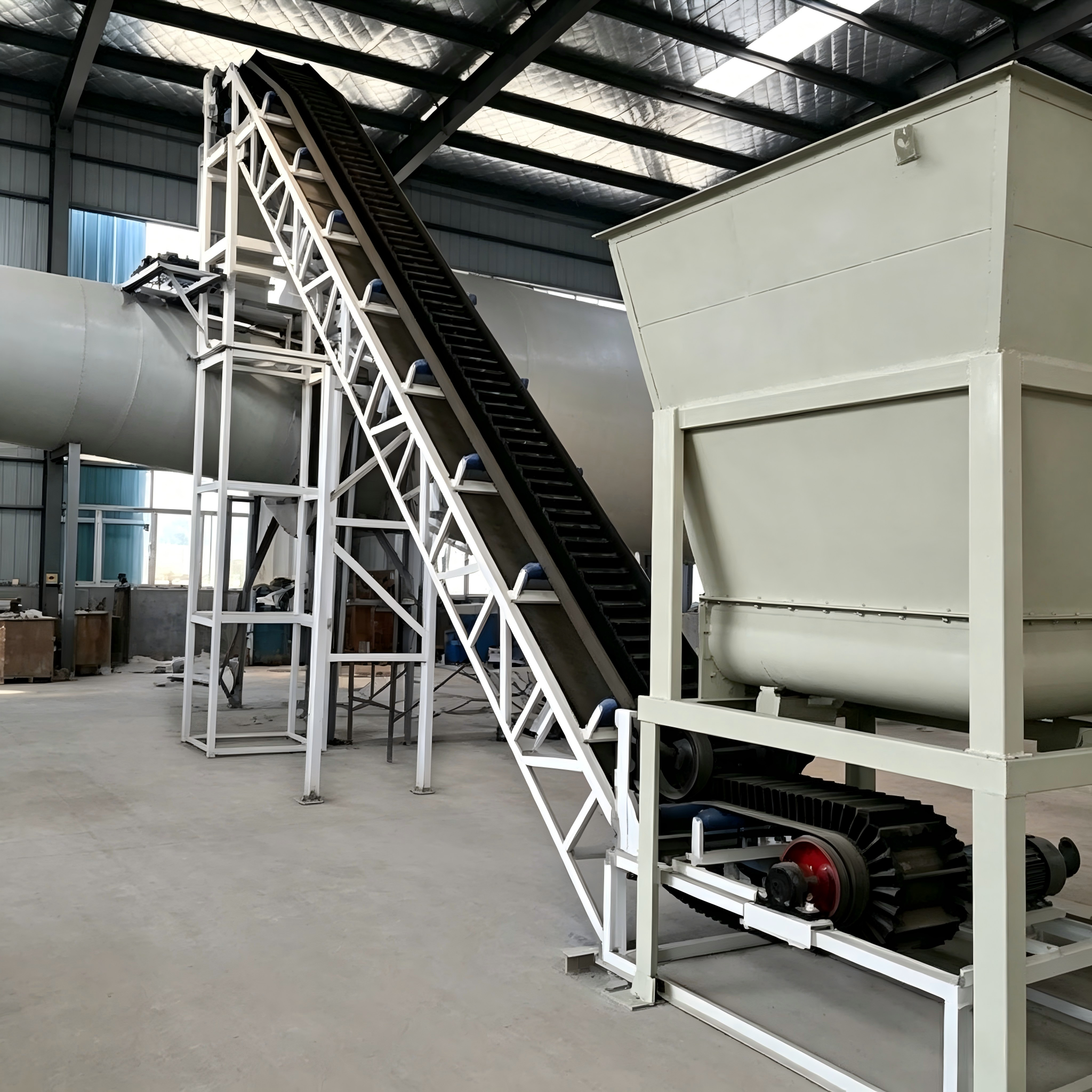 Large angle conveyor