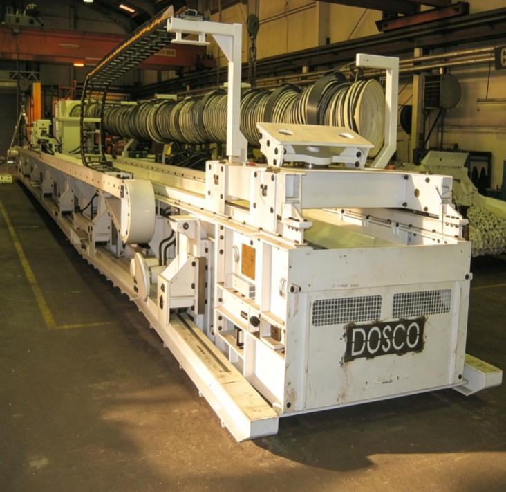 Self moving belt conveyor tail