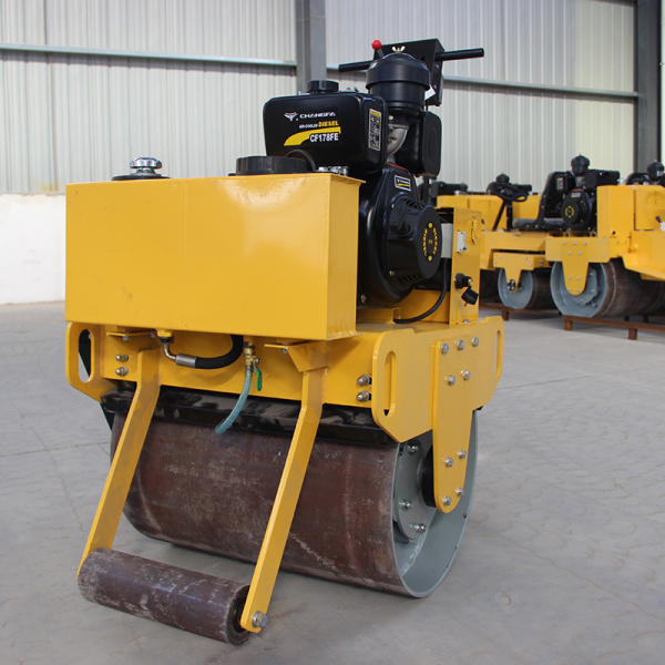 Walk-behind heavy-duty single-drum roller