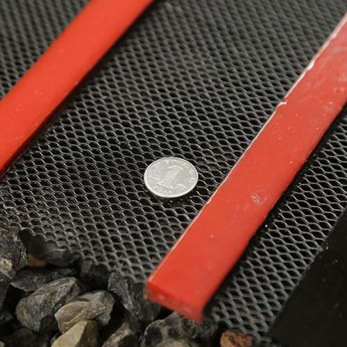 Tensioned Self-cleaning Screen