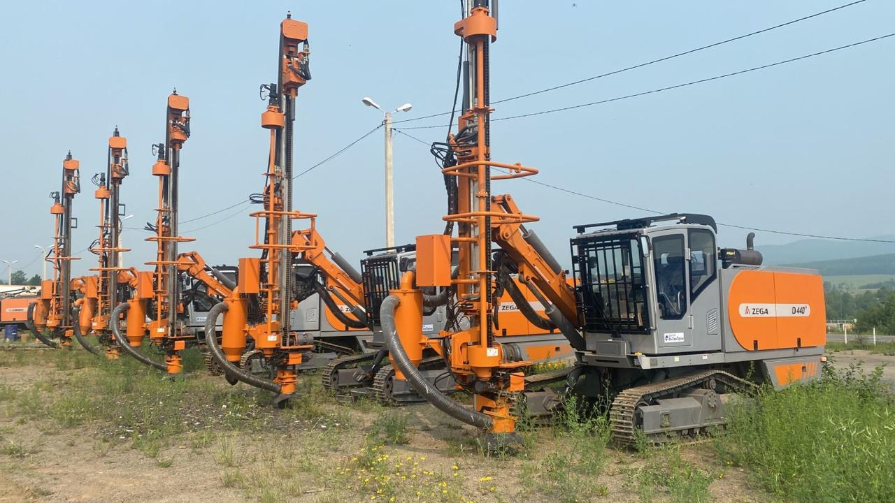 Crawler Drilling Machines & Rigs Drilling Diameter from 45 to 185
