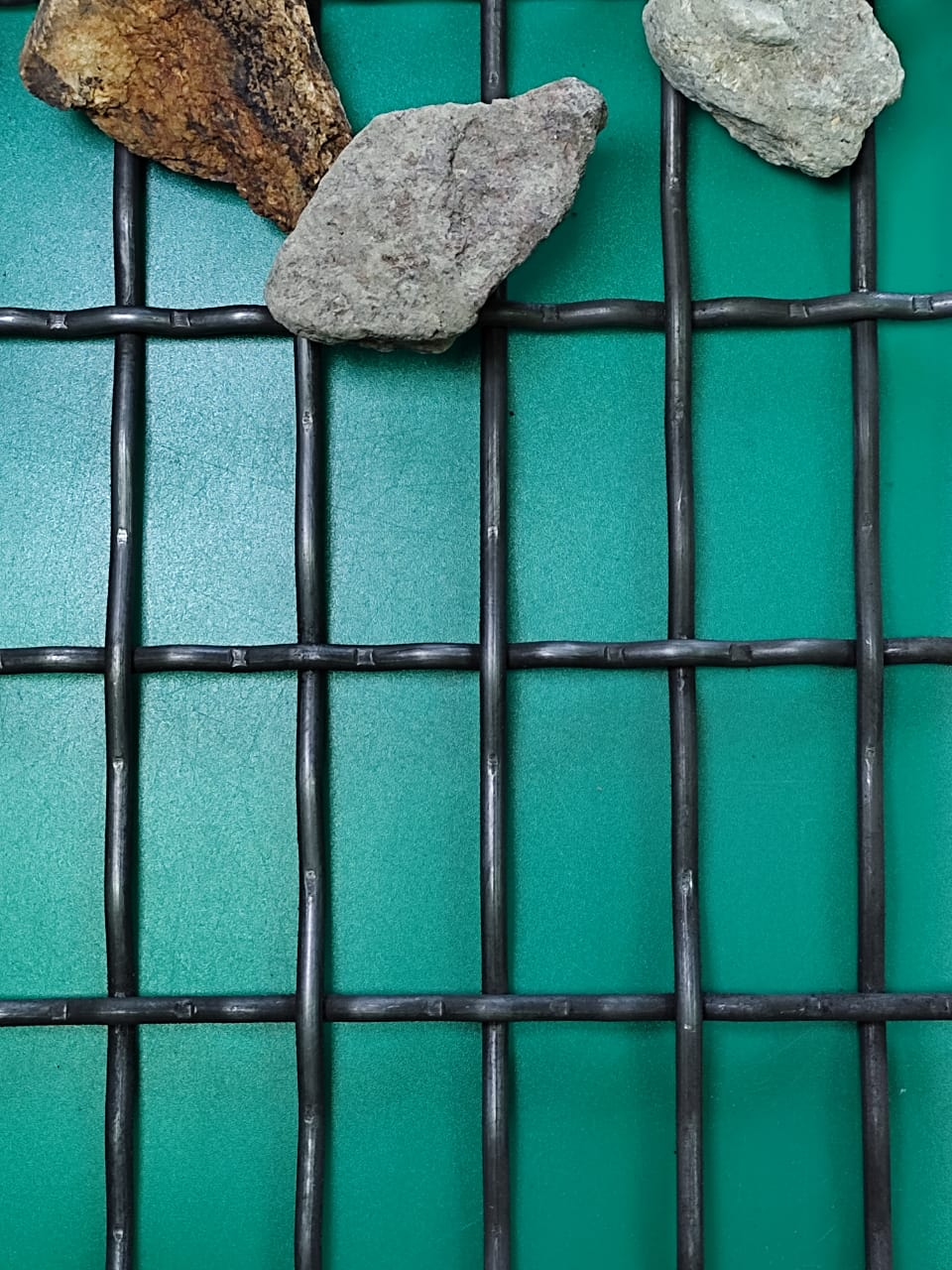 Corrugated mesh with rectangular cells