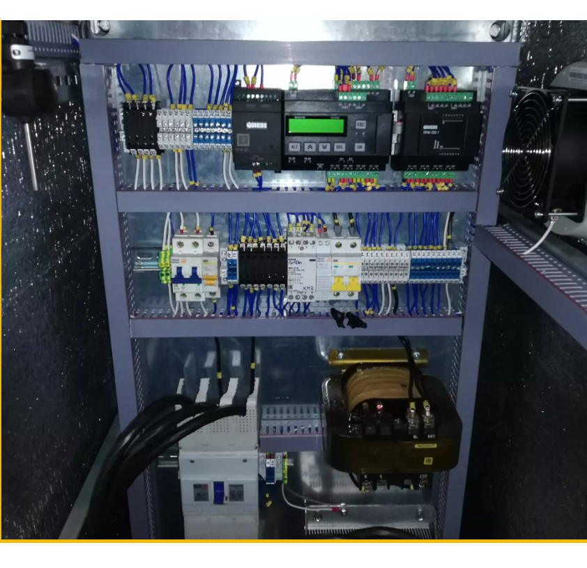 Motor control cabinets based on soft starters and frequency converters