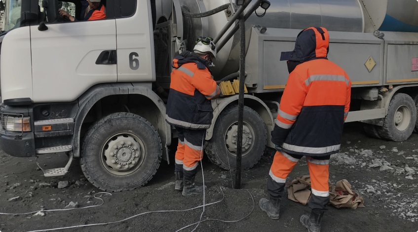 Emulsion explosives for surface mining