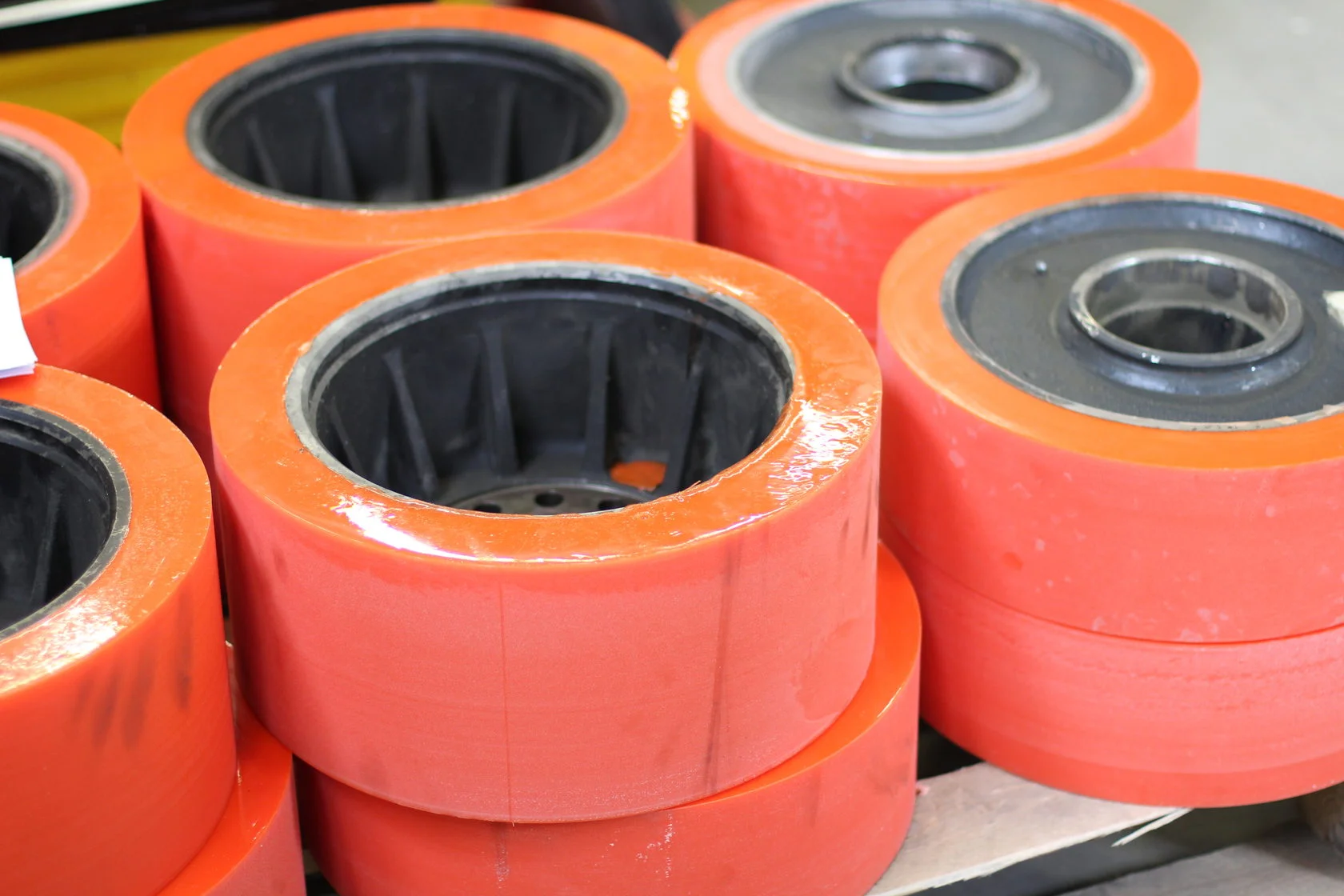Polyurethane massive tires, rollers, wheels