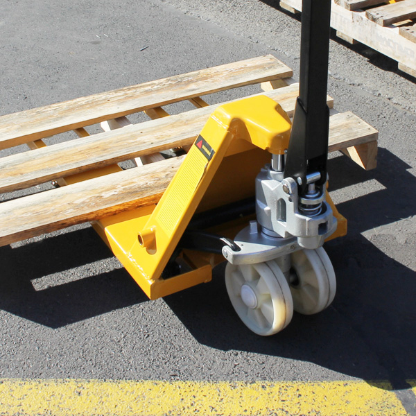 Short and Narrow 2500kg Powder Coated Pallet Jack (PJR012)